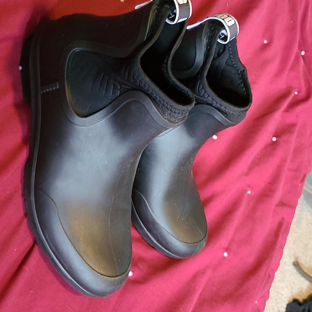 Ugg rain boots